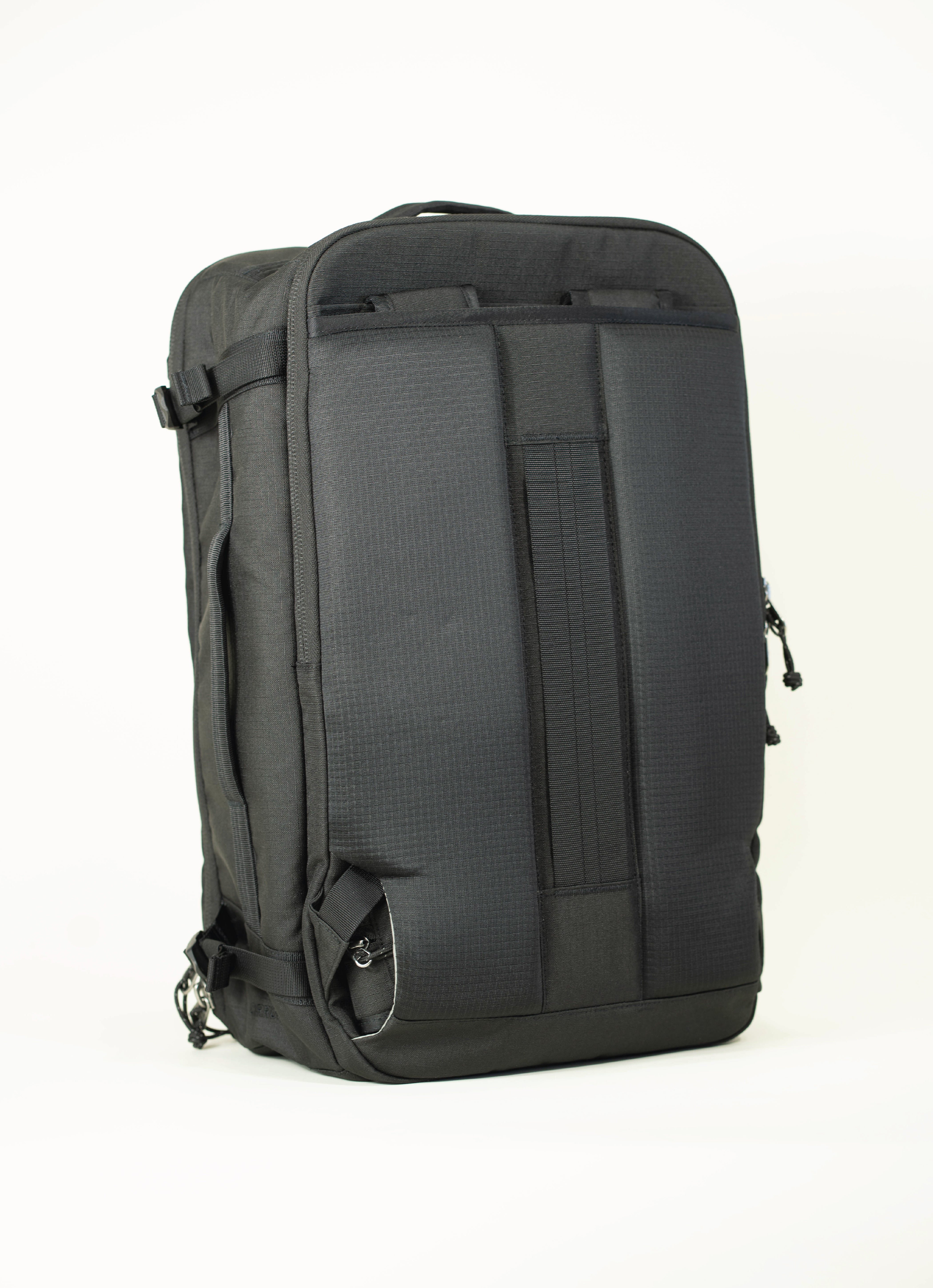 Cirrus 30 Travel Backpack - Black Storm